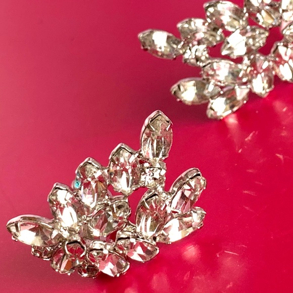 Vintage Kramer New York White Rhinestone Silver Tone Clip Earrings - Picture 9 of 12